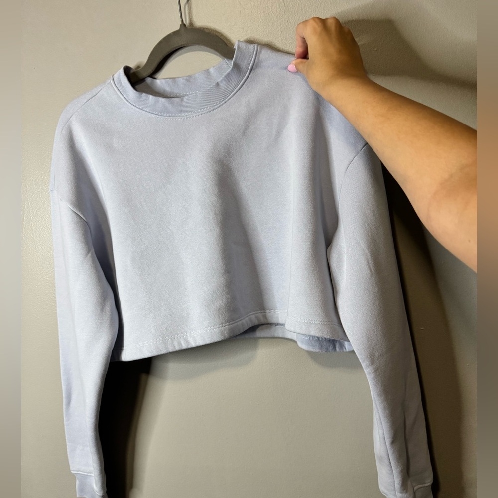 Stylish Cropped Gray Sweatshirt for Women